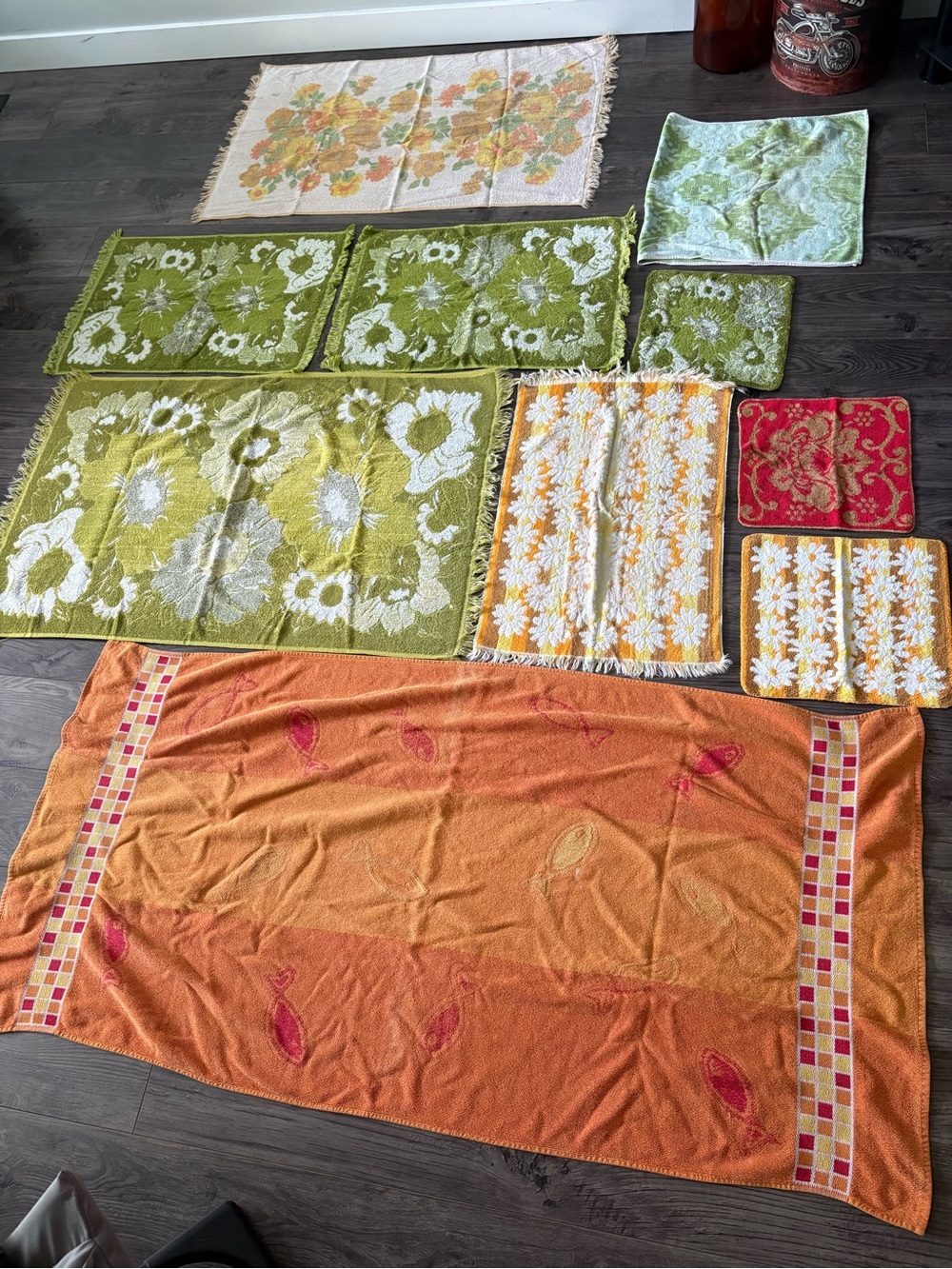 Vintage Towel lot MCM retro flower power Mod Green mid century modern towels